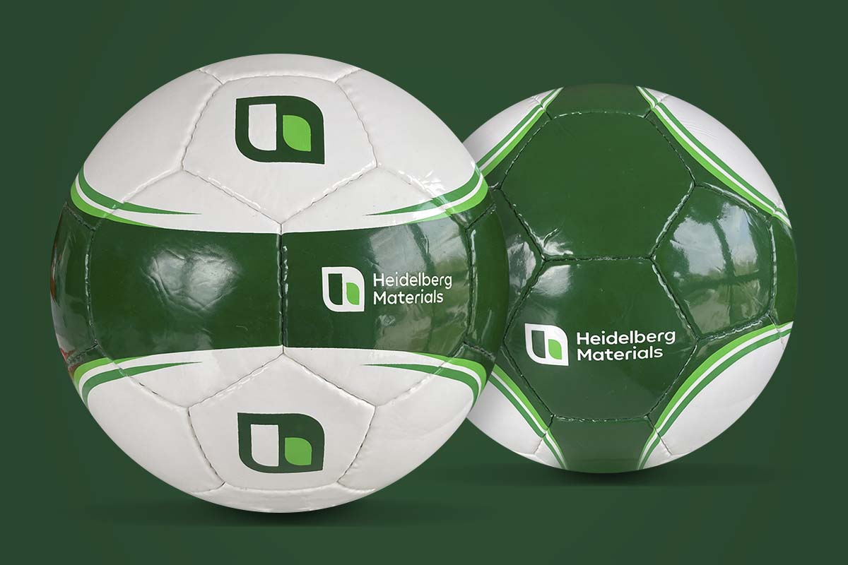 Fussball-Sportartikel Heidelberg Materials. Hochwertige Ausrüstung für leidenschaftliche Fußballspieler und -fans