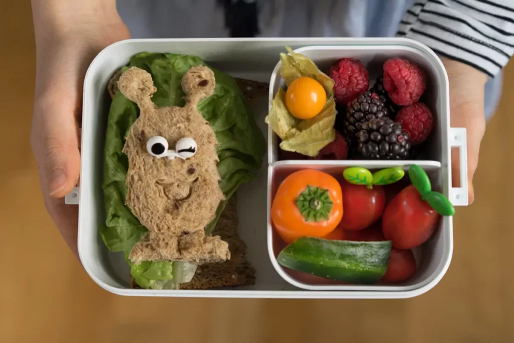 Kindgerechte Mepal Bento Lunchbox mit lustigem Tier-Brot