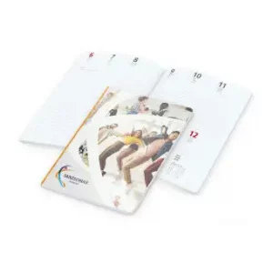 A5 Wochentimer aus flexiblem Naturkarton. 3sprachiges Kalendarium, eine Woche je Doppelseite, Stundeneinteilung 7-20 Uhr. Format: A5