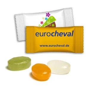 Fruchtiges Bonbon, einzeln verpackt im individuell bedruckbaren Flowpack.